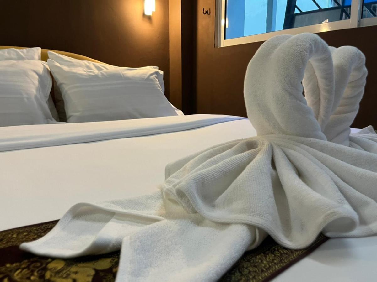 Cozy Rooms Asoke Bangkok Exterior photo